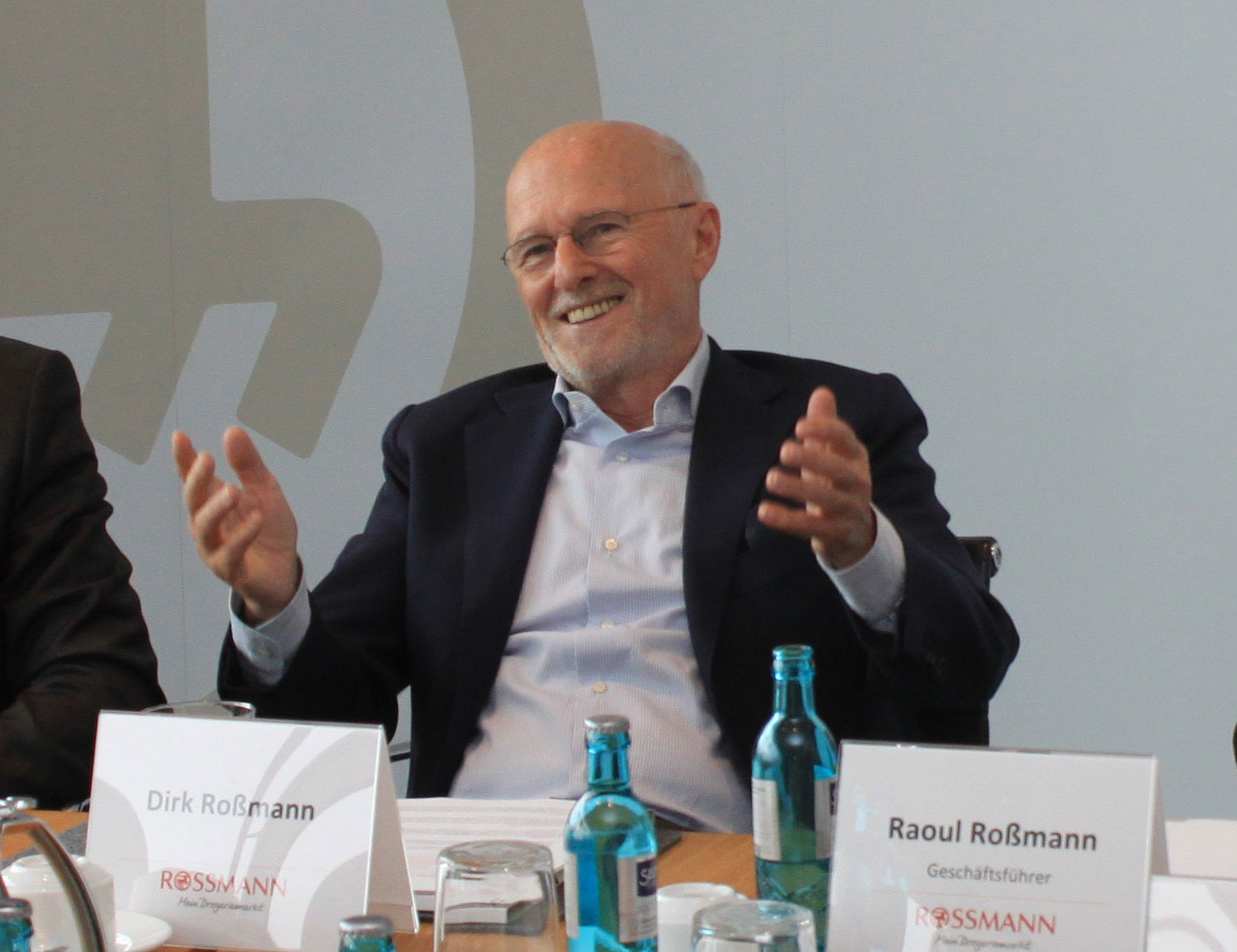 Dirk Roßmann bei der Jahrespressekonferenz 2017.