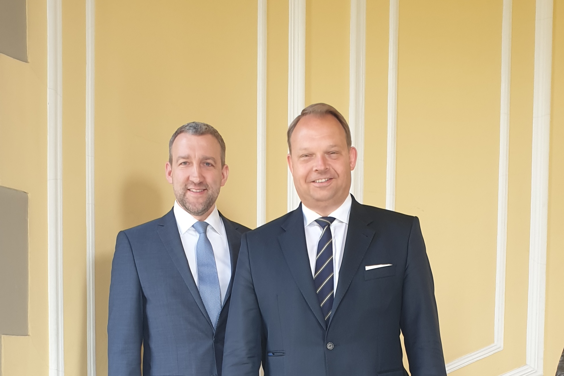 Köpfe der Deutschen Bank in Hannover und Teilen Niedersachsens: Peter König (Leiter Privatkunden, links) und Markus Rammes (Leiter Firmenkunden) im Marktgebiet Niedersachsen-Süd.