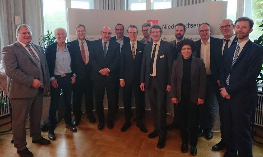 Teilnehmer des IHKN-Handelsdialogs am 16. Mai im Wirtschaftsministerium in Hannover.