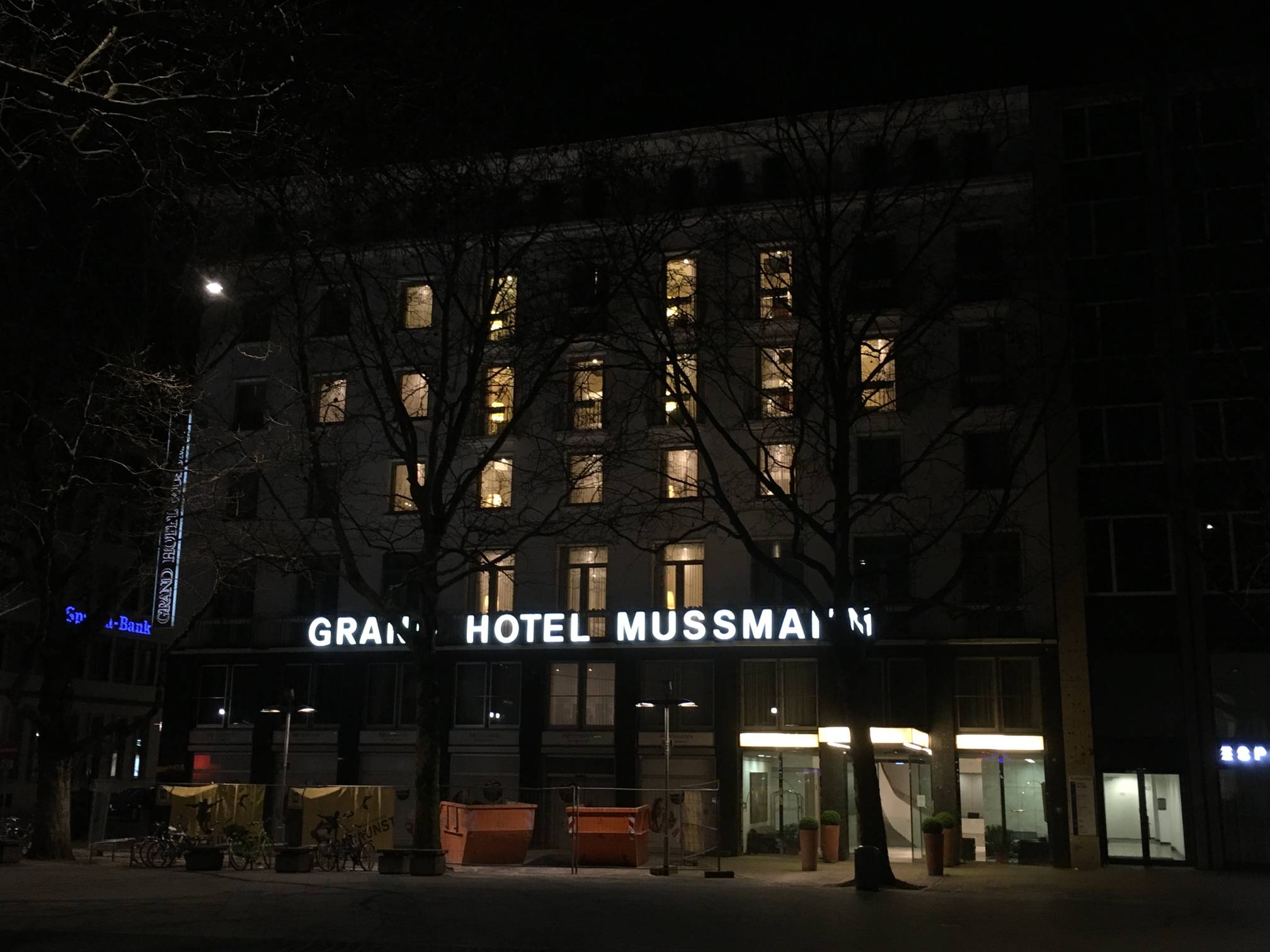 Herz an der Fassade des Grandhotel Mussmann in Hannover